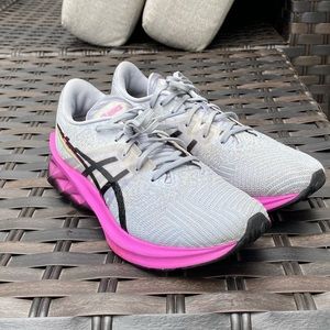 ASICS Novablast sneakers 7.5 women’s